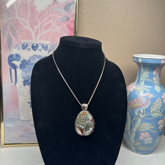 Stunning Abalone pedant necklace - Picture 2 of 16